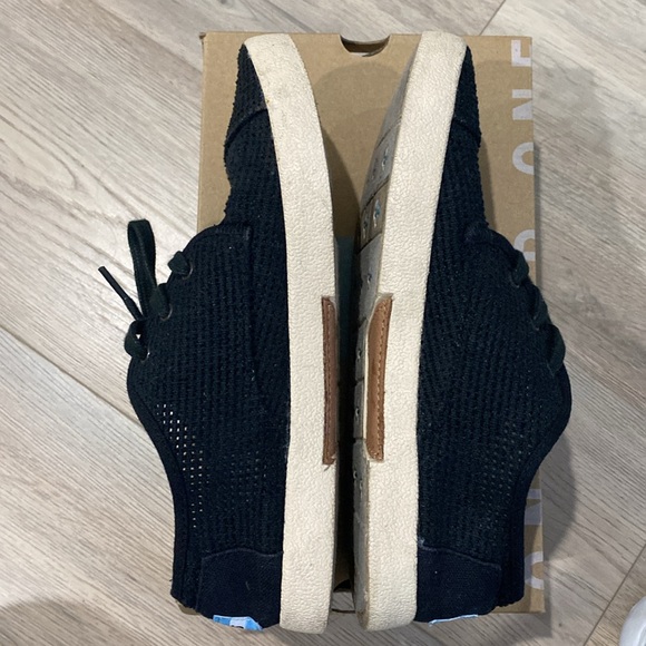 TOMS Sneakers - Picture 7 of 9